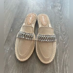 Shoe dazzle slip on